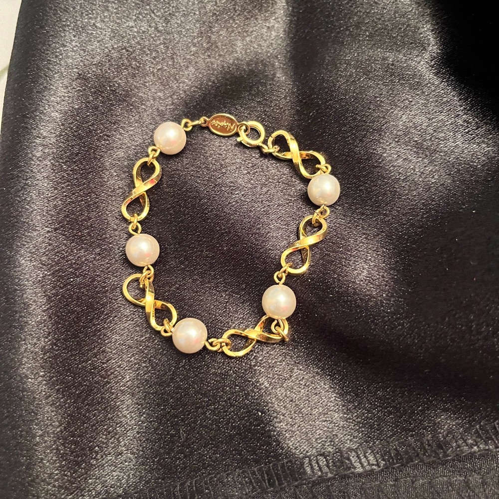Vintage signed Elegant Napier Gold and Pearl Infinity Bracelet